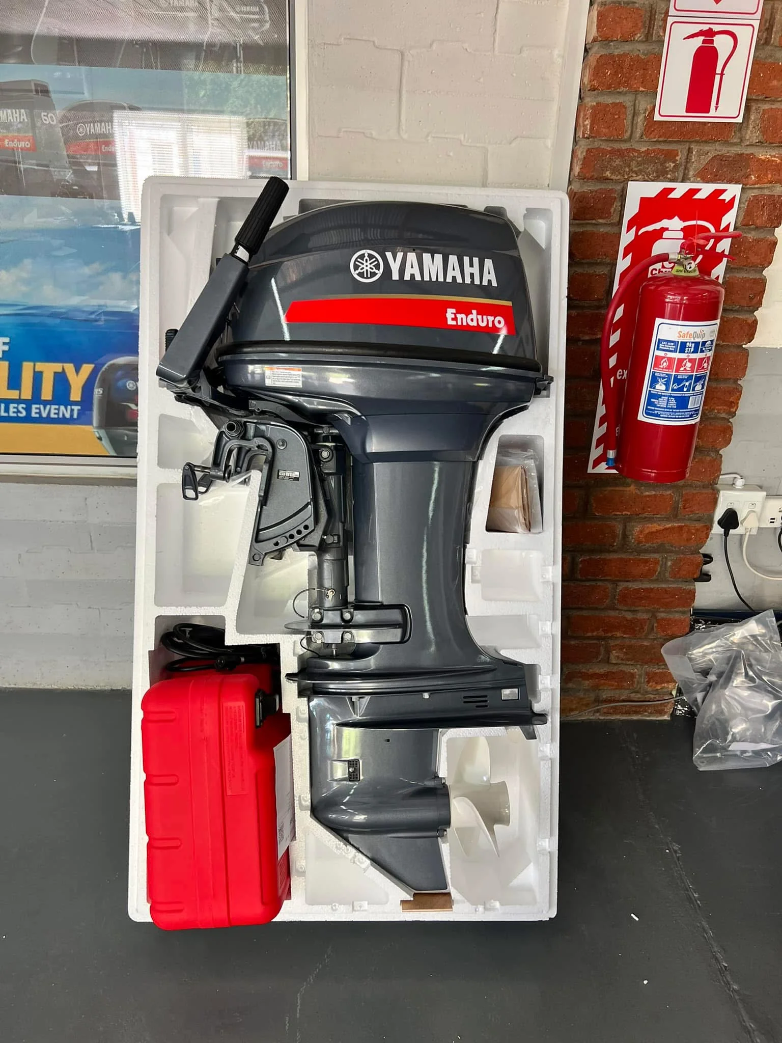 SKU: M0452 Warranty: 2-Year Condition: New Engine Cycle: 2-Stroke Shaft Length: Long (20″) Engine Make: Yamaha Engine Horse Power: 40 Engine Year: 2023